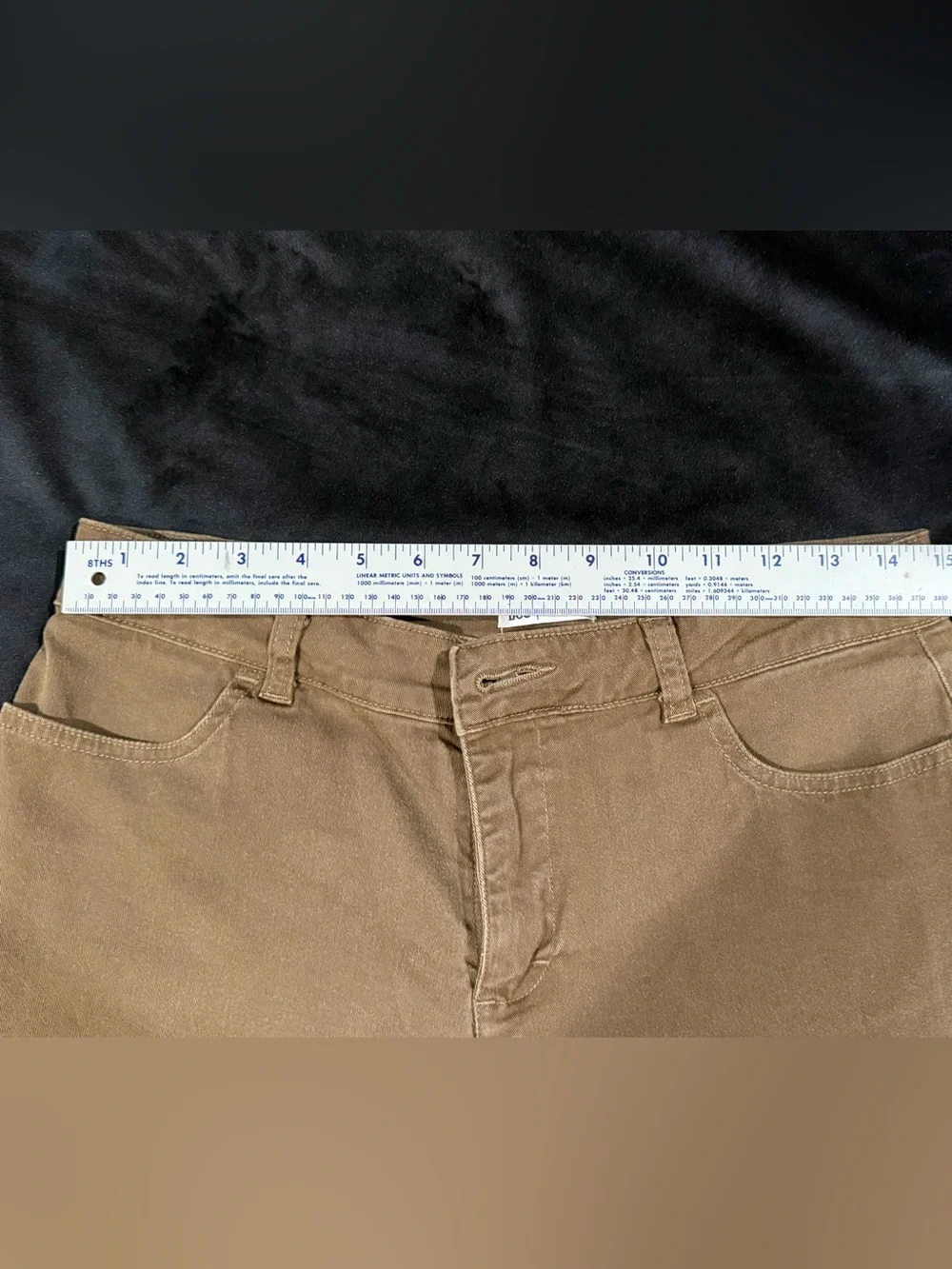 Lee Women’s -Just below the waist -brown khaki short size 8